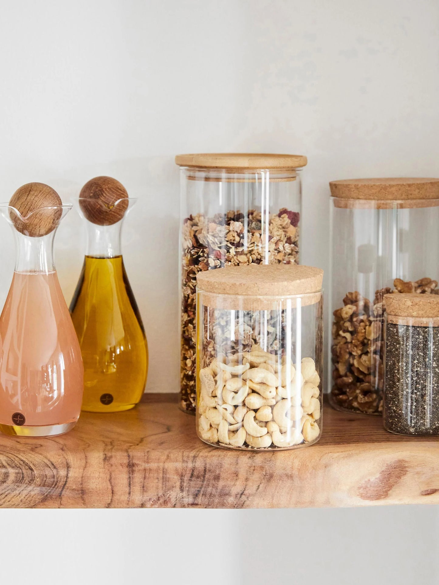 Scandinavian style pitcher - wooden lid - 1.1L / 37fl